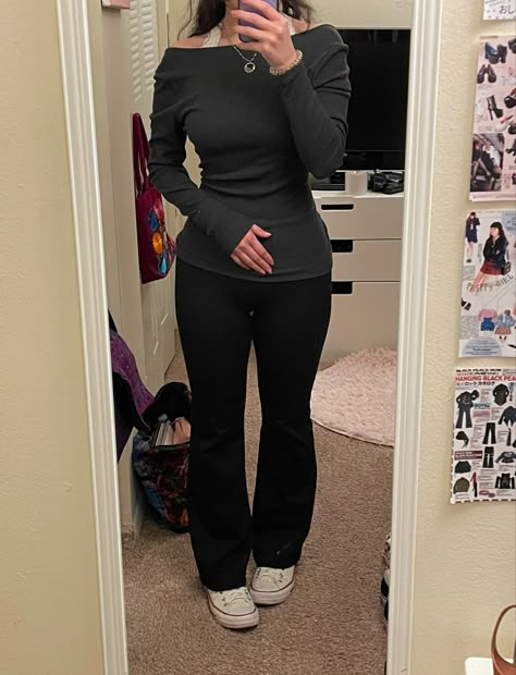 Plain Y2k Outfit, Clothes For Thick Waisted Women, Cute Decent Outfits, Alaina Gilbert Outfits, Black Pants And Converse Outfits, Lecture Outfits University, No Stomach Outfits, Outfits With Off The Shoulder Tops, Josie Top Outfit