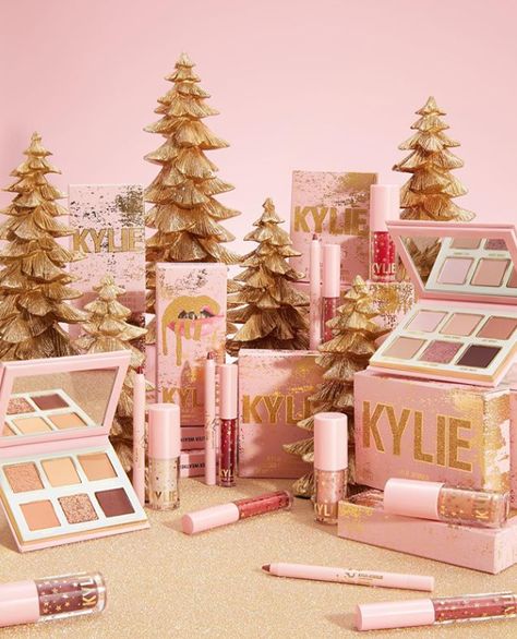 Kylie Jenner Makeup Set, Kylie Cosmetics Holiday Collection, Kylie Collection, Christmas Promo, Kylie Makeup, Makeup Eyeshadow Palette, Makeup Accesories, Makeup News, Kylie Cosmetic