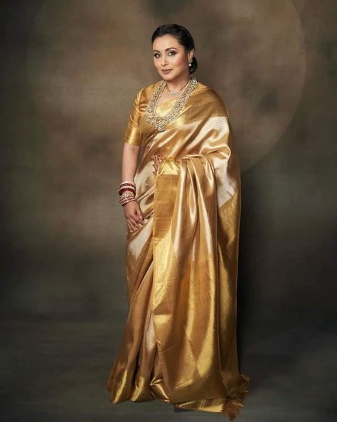 Golden Silk Saree Bridal, Antique Saree, Golden Silk Saree, Luxury Saree, Kerala Saree Blouse Designs, Rani Mukherjee, Reception Saree, Golden Saree, Bollywood Bridal