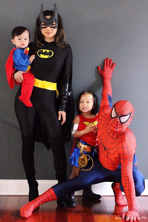 Super Hero Halloween Costumes, Superhero Family Costumes, Super Hero Halloween, Diy Superhero Costume, Superhero Dress Up, Marvel Halloween Costumes, Family Themed Halloween Costumes, Halloween Costumes Diy, Family Halloween Costume