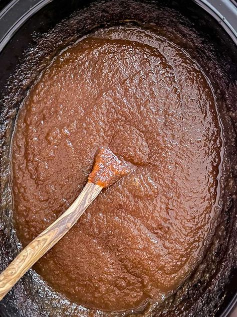 Salted Caramel Apple Butter For Canning, Crockpot Apple Butter, Canning Apples, Unique Sauces, Apple Butter Crock Pot, Slow Cooker Apple Butter, Apple Butter Recipe, Homemade Apple Butter, Apple Sauce Recipes