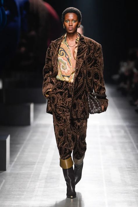 Etro Fall 2024 Ready-to-Wear Runway, Fashion Show & Collection Review [PHOTOS] Show Collection, Fashion Show Collection, Fall 2024, Milan Fashion, Milan Fashion Week, Women's Style, Runway Fashion, Fashion News, Milan