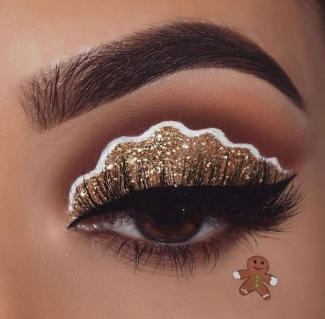 Holiday Eye Makeup, Christmas Makeup Looks, Futuristic Makeup, Xmas Makeup, Christmas Eyeshadow, Deer Makeup, Christmas Eye Makeup, Concert Makeup, Eyeliner Ideas