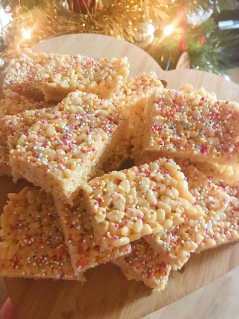 Baking With Rice Krispies, Rice Krispie Marshmallow Recipe, Marshmallow Rice Crispy Treats Recipe, Rice Krispie Buns, Halal Rice Krispy Treats, Marshmallow And Rice Crispies Recipe, Marshmallow Crispy Treats, Marshmallow Krispie Treats, Rice Crispies Recipes