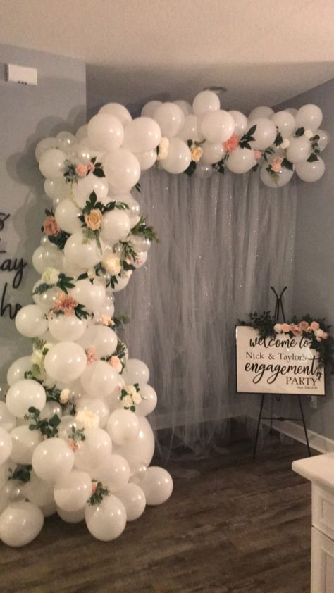 Baloon Decorations Engagement, Engagement Decor With Balloons, Engagement Party Balloons Arch, Ballon Arch Quinceanera, Ballon Arch With Fairy Lights, Engagement Decorations Balloons, Balloon Decorations For Engagement, Diy Wedding Balloon Arch, Wedding Arch Balloons And Flowers