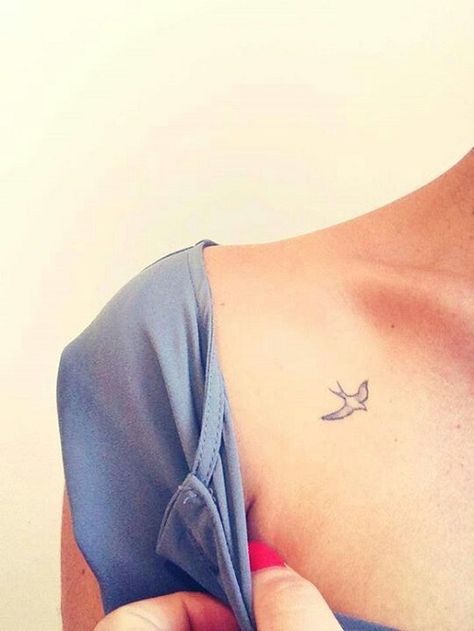 100 Small Bird Tattoos Designs with Images Small Bird Tattoos, Tiny Bird Tattoos, Bluebird Tattoo, Sukienki Maksi, Tiny Tats, Vogel Tattoo, Simple Tattoos For Women, Swallow Tattoo, Cute Tiny Tattoos