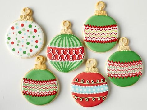 Decorated Christmas Cookies, Cookies Cupcake, Christmas Dessert Table, Winter Cookie, Cookie Videos, Ornament Cookies, Xmas Cookies, Christmas Cookies Decorated, Christmas Sugar Cookies