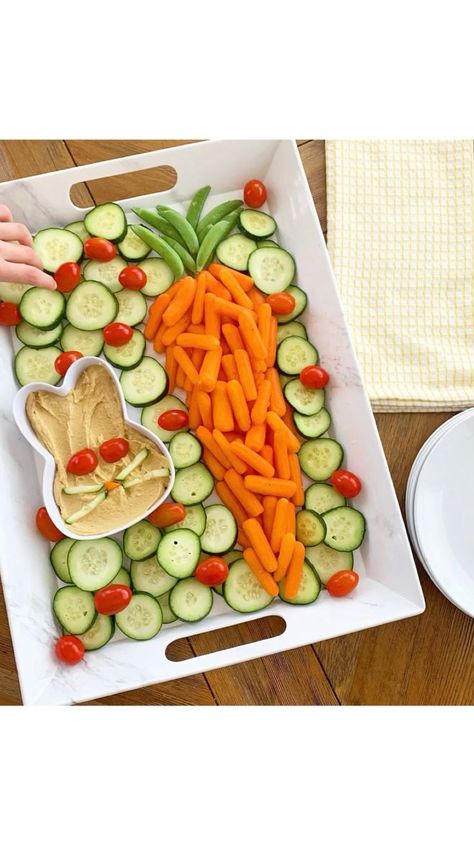 Easter Veggie Board | Easter recipes, Easter snacks, Easter party food Veggie Board, Easter Party Food, Easter Appetizers, Easter Dishes, Easter Lunch, Easter Snacks, Easter Menu, Easter Brunch Food, Easter Centerpiece