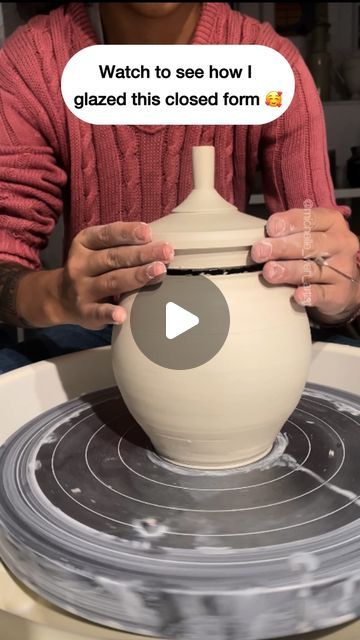 Closed Form Pottery Jar, Closed Form Pottery, Pottery Glaze Ideas, Pottery Instagram, Pottery Tips, Pottery Projects, Pottery Jar, Ceramic Urn, Pottery Videos