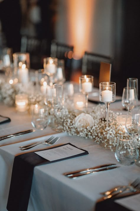 Isle Lanterns Wedding, Minimalistic Modern Wedding, Wedding Minimalist Table Decor, Baby's Breath Wedding Table Decor, Wedding Ideas Minimal, Simple White Table Decor, Babies Breath Candle Centerpiece, Modern Wedding Decor Black And White, Wedding Without Charger Plates