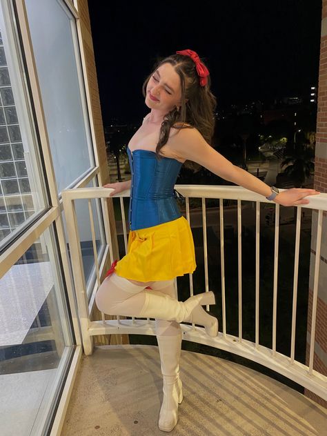 Costumes With White Boots, White Boot Costume Ideas, Halloween Costumes With White Boots, White Boots Halloween Costume, Halloween Costumes Brunette, Snow White Costume, Barbie Paper Dolls, Halloween Costumes For Teens, Lana Del Ray