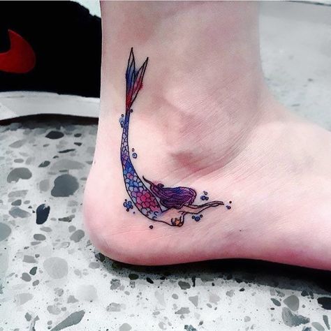 Mermaid Foot Tattoo, Hair Bubbles, Small Mermaid Tattoo, Mermaid Tattoo Designs, Colorful Mermaid, Tattoos Mandala, Men Tattoos, Geometric Tattoos, Harry Potter Tattoos