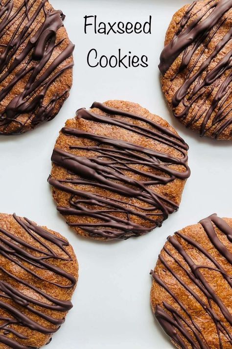 These flaxseed cookies are delicious and easy to make. They’re vegan and sweetened with dates. Flaxseed Cookies, Flaxseed Recipes, Metabolism Reset, Nutritious Desserts, Reset Diet, Flaxseed Meal, Date Cookies, Wfpb Recipes, Flax Seed Recipes