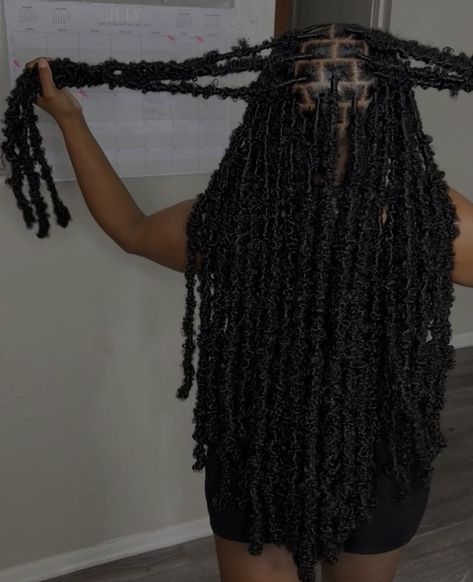 Butterfly Locs Long, Long Butterfly Locs, Fresh Braids, Peekaboo Braids, Butterfly Locks, Butterfly Locs, Big Box Braids Hairstyles, Haircut Pictures, Faux Locs Hairstyles