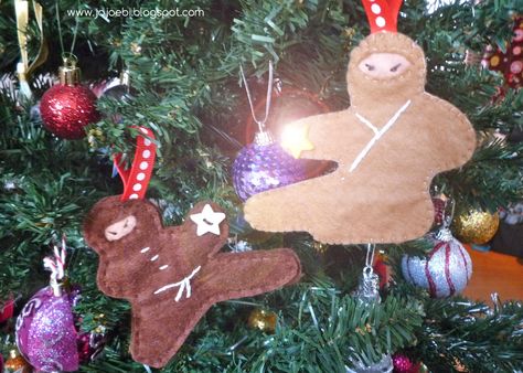 Ninja ornament Brit Punk, Holiday Celebrations Around The World, Ninja Crafts, Easy Christmas Craft, Living Life To The Fullest, Sew Mama Sew, Gingerbread Ornaments, Felt Christmas Decorations, Ornament Tutorial