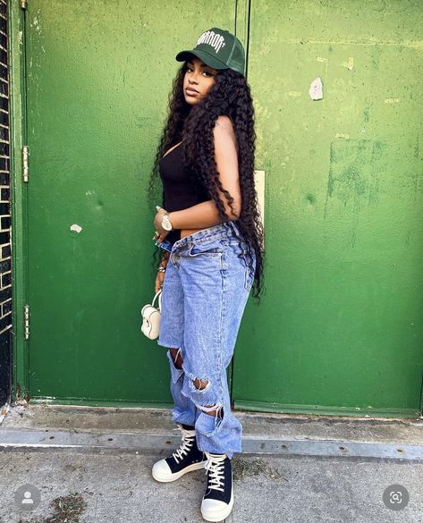 Curly Hair With Hat, Skims Outfit Ideas, Hair With Hat, Skims Outfit, Winter Tote, Outfits College, Spring Love, Big Curly Hair, Outfit Streetwear