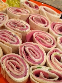 Tortilla Roll-ups - Different but sounds yummy cheese spread Uruguayan Food, Italian Rolls, Tortilla Rolls, Roll Ups Recipes, Laughing Cow, Appetizers Easy Finger Food, Finger Foods Easy, Finger Food Appetizers, Garlic Herb