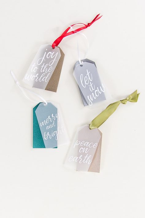 Make pretty layered gift tags using the Cricut Explore or Cricut Maker. These tags look beautiful for gift wrapping your Christmas presents. cricut for beginners || cricut projects || cricut ideas #cricutmade #cricutexplore Christmas Gift Tag Ideas Cricut, Cricut Present Tags, Christmas Gift Tag Cricut, Gift Tag Design Ideas, Circuit Gift Tags, How To Make Gift Tags With Cricut, Cricut Gift Tag Ideas, Acrylic Gift Tag Ideas, Present Tags Diy