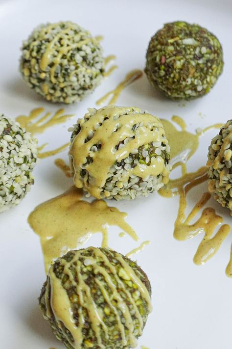 Pumpkin Pistachio Energy Balls, Pistachio Protein Balls, Pistachio Snack Ideas, Healthy Pistachio Recipes, Healthy Pistachio Dessert, Pistachio Recipes Savory, Pistachio Snacks, Pistachio Energy Balls, Pistachio Energy Bites