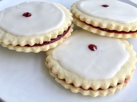 Scottish Desserts, Empire Cookie, Cranberry Orange Shortbread Cookies, Cookie Gram, Welsh Recipes, Sandwich Cookie, Salsa Fresca, Seasonal Desserts, Shortbread Bars