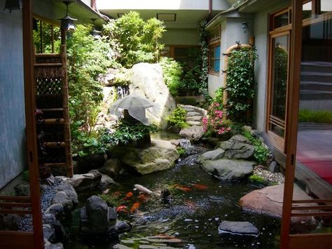 Home garden with pond Garden With Rocks, Garden Renovation Ideas, Japanese Courtyard, Garden Design Pictures, Indoor Pond, Beautiful Japanese Gardens, Kolam Koi, Indoor Water Features, Indoor Water Garden