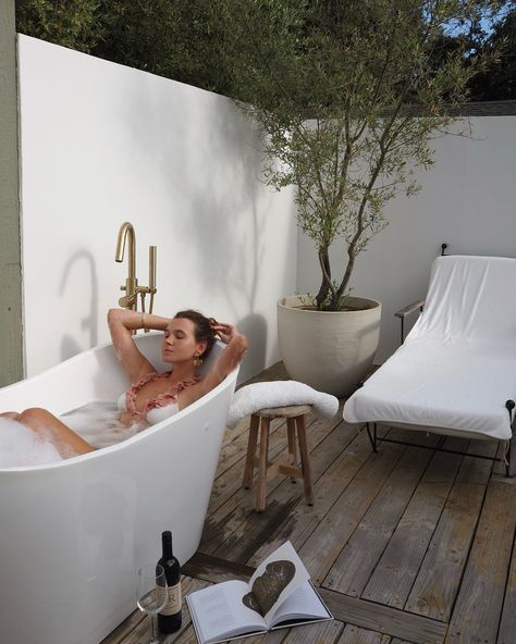 Why rush through life when you can relax in a bath at @calamigosguestranch and let your worries wash away? 🛁🫧 I’m absolutely obsessed with this extensive outdoor patio, featuring a freestanding bathtub and a lounge area surrounded by nature 😍 #CalamigosGuestRanch #Malibu #California Bathtub On Porch, Outdoor Bathtub, Outdoor Tub, Outdoor Bath, Guest Ranch, Outdoor Balcony, Freestanding Bathtub, Malibu California, Lounge Area