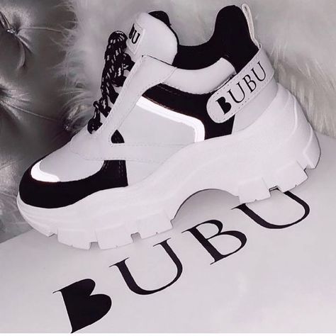 Girls Shoes Teenage, Casual Shoes Women Sneakers, Trendy Shoes Sneakers, Nike Shoes Girls, Preppy Shoes, Fashion Shoes Heels, Pretty Shoes Sneakers, Cute Shoes Heels, Kawaii Shoes