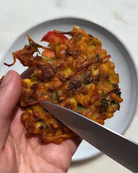 So Vegan - Sweetcorn Fritters With Chermoula Dip Sweetcorn Fritters, Healthy Food Inspiration, Caribbean Recipes, Veggie Dishes, Plain Flour, Diy Food Recipes, Diy Food, Tandoori Chicken, Plant Based Recipes