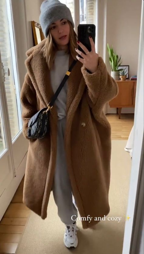 Long Brown Teddy Coat Outfit, Long Sherpa Jacket Outfit, Long Teddy Coat Outfit, Brown Teddy Coat Outfit, Teddy Coat Street Style, Teddy Coat Outfit Winter, Teddy Bear Jacket Outfit, Teddy Bear Coat Outfit, Teddy Jacket Outfit