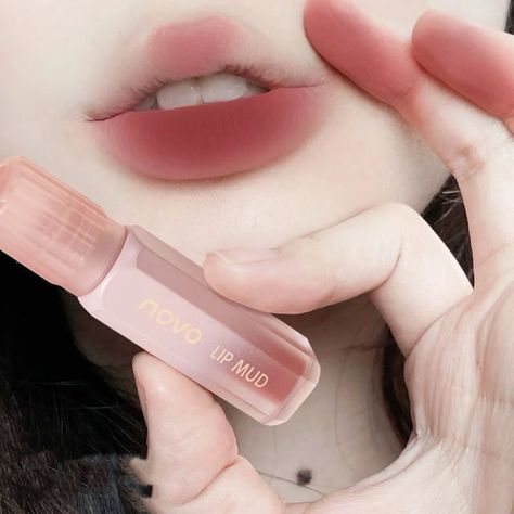 🔍 “NOVO lip mud matte finish long lasting color dual-purpose” Indulge in the perfect blend of moisture and color with NOVO Air-Sensitive Lip Mud 💋✨ Achieve a flawless matte finish that lasts, with a nourishing touch that keeps your lips vibrant and healthy. Elevate your lip game with science-backed perfection. #LipCareReimagined #NOVOLipMud #MatteMagic #FlawlessFinish Plain Face, Face Whitening, Lip Mud, Pink Lip Gloss, Cream Lipstick, Smooth Lips, Computer Software, Makeup Essentials, Beautiful Makeup