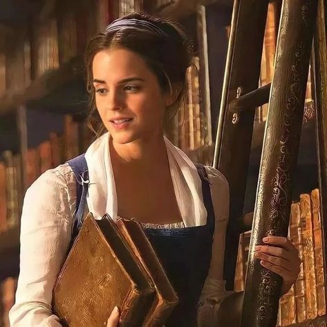 Belle Aesthetic, Emma Watson Belle, Belle Beauty And The Beast, Images Harry Potter, Belle Beauty, Disney Live Action, Royal Life, Disney Beauty And The Beast, Movie Lover