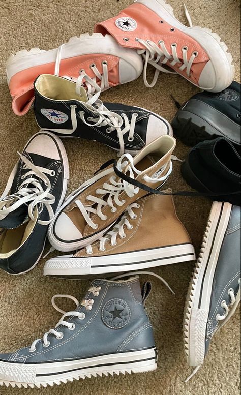 converse shoes all next to each other to show off collection Converse Collection Aesthetic, Cozy Academia, Converse Collection, Converse Aesthetic, College Things, Fashion Grunge, Aesthetic Fashion, Love Me, Converse Sneaker