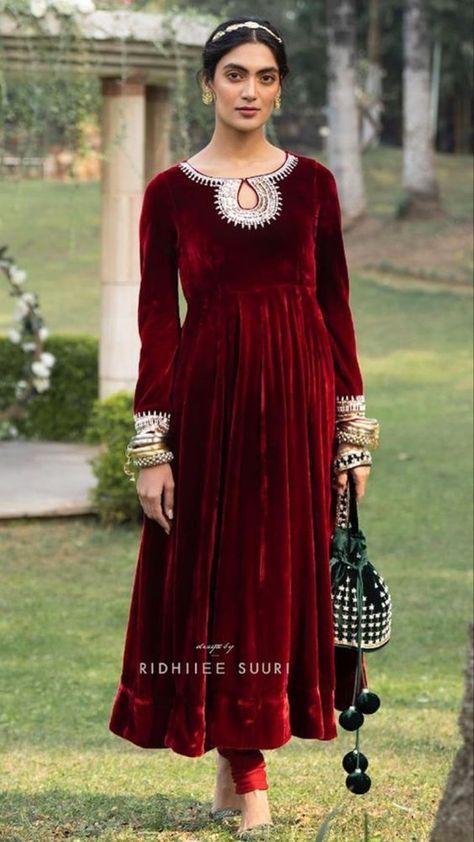 Velvet Gown Indian, Velvet Anarkali Suits, Velvet Dresses Outfit, Velvet Dressing Gown, Velvet Suit Design, Velvet Dupatta, Red Bridal Dress, Ash Hair, Embroidered Anarkali