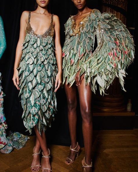 Rahul Mishra Spring Summer 2023 #rahulmishra #rahulmishra2023 #fashion #moda #dress #vestido Spring 2023 Couture, Paris Street Style Spring, Rahul Mishra, 2023 Couture, Fashion Show Backstage, Copenhagen Street Style, Top Street Style, Paris Couture, Men Fashion Show