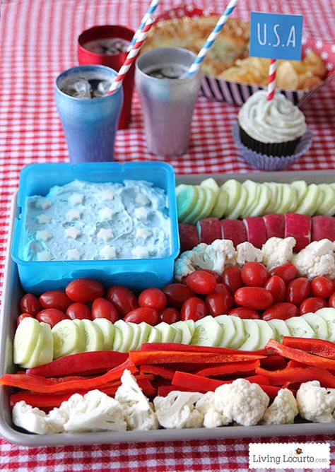 American Flag Vegetable Tray & Dill Dip Recipe. 4th of July Party Ideas. LivingLocurto.com Indoor Crafts For Adults, Red White And Blue Themed Food, Veg Dip, Vegetables Tray, Dill Dip Recipe, Citizenship Party, Dill Dip Recipes, 4th July Food, 4th Of July Party Ideas