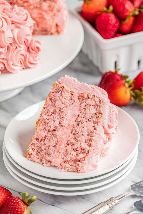 Quick Vegan Breakfast, Vegan Breakfast Ideas, Cake Flour Substitute, Delicious Strawberry Cake, Strawberry Cake Recipe, Quick Vegan, Cake Mixes, Chantilly Cream, Strawberry Cake Recipes