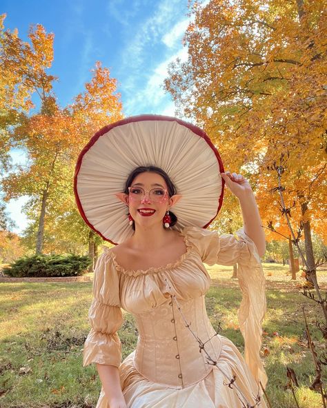 Mushroom Inspired Fashion, Enchanted Forest Costume, Mushroom Halloween Costume, Mushroom Fairy Costume, Forest Costume, Mushroom Halloween, Diy Mushroom, Mushroom Costume, Enchanted Forest Party