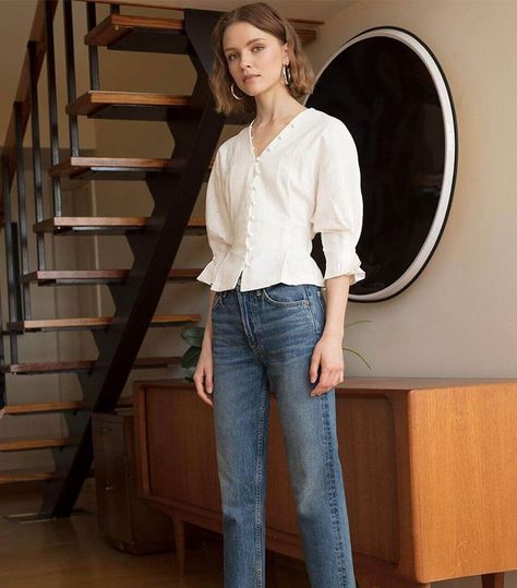 When it comes to blouses, try an architectural style with some volume to balance out the slim jeans. Pretty Summer Tops, Business Casual Jeans, Pixie Market, Look Jean, Daily Fashion Inspiration, Womens Denim, 2019 Fashion, Button Shirt, Parisian Style