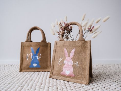 Easter Cricut Projects, Easter Cricut, Jute Tas, Gifts For Easter, Easter Tote Bags, Cricut Business, Custom Easter Baskets, Easter Nests, Girls Easter Basket