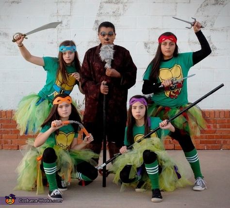 Courtney: My son Devyn and his friends Sydnee, Jadan, Macie, and Destiny all dressed up as the Ninja Turtles and Master Splinter. All of us moms got together and made their... Splinter Halloween Costume, Diy Master Splinter Costume, Ninja Turtle Group Costume, Tmnt Family Costume, Splinter Costume Diy, Family Ninja Turtle Costume, Ninja Turtle Family Costume, Master Splinter Costume, Splinter Costume