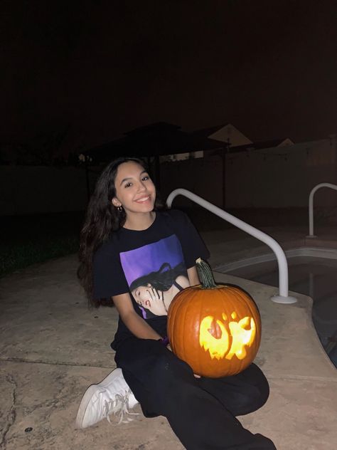 olivia rodrigo pumpkin carving ideas guts vampire halloween livies Sabrina Carpenter Pumpkin Carving, Pumpkin Painting Ideas Olivia Rodrigo, Olivia Rodrigo Pumpkin Carving Ideas, Heartstopper Pumpkin Carving, Pumpkin Carving Ideas Olivia Rodrigo, Olivia Rodrigo Pumpkin Painting, Tall Pumpkin Carving Ideas Easy, Olivia Rodrigo Fall Aesthetic, Olivia Rodrigo Autumn