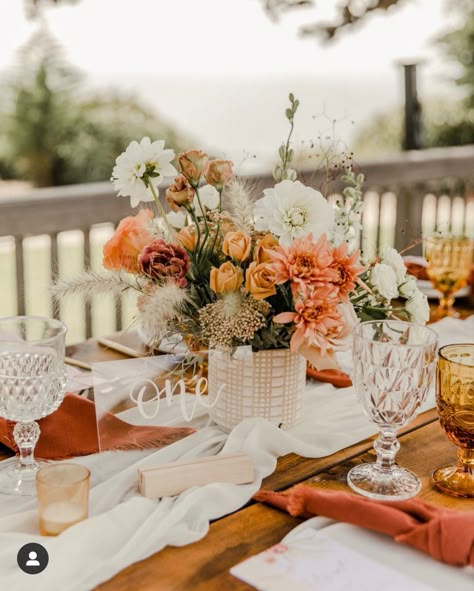 Apricot Crush Wedding, Dusty Pink And Orange Wedding, Summer Wedding Round Table Decor, Boho Terracotta Wedding Flowers, Peach Theme Wedding, Acre Cabo, Pink Peach Wedding, Apricot Delight, Peach Wedding Theme