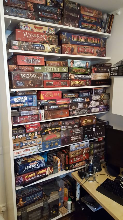 Board Games Collection, Game Shop Aesthetic, Board Game Collection, My Hobbies, D&d Room, Board Games Aesthetic, Power Grid, Game Night, Dream House Decor