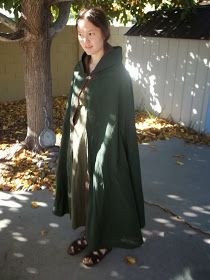 Making Rivendell in the Desert: More Elven Cloaks: Tips and Tutorial How to Sew a Lord of the Rings Half Circle Cloak. Elf Cape Pattern, Lord Of The Rings Cloak Pattern, Elven Cloak Pattern, Ren Fair Cloak, Hobbit Cloak Diy, Lotr Cloak Pattern, Hobbit Cloak Pattern, Ren Faire Cloak, Lotr Cloak