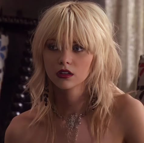 Female Mullet, Rockstar Hairstyles, Mullet Hair, Jenny Humphrey, Photo Simple, Useful Information, Cut My Hair, Grunge Hair, Dream Hair