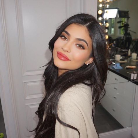 Kylie Jenner wearing KYSHADOW Bronze Palette Kylie Jenner 2017, Maquillaje Kylie Jenner, Maquillage Kylie Jenner, Kylie Jenner News, Permanente Make-up, Looks Kylie Jenner, Estilo Kylie Jenner, Jenner Makeup, Kylie Jenner Lipstick