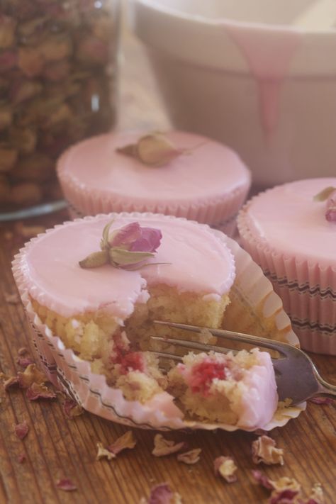 Rose Baking, Raspberry Rose, Fresh Starts, Rose Cupcakes, Baking Cakes, Pretty Dessert, Cute Baking, Pretty Rose, Cute Desserts