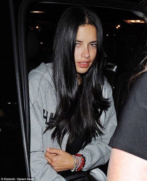 Adrian Lima, Adriana Lima Makeup, Adriana Lima Young, Adriana Lima Style, Model Aesthetic, Mötley Crüe, Adriana Lima, Model Life, Trendy Hairstyles