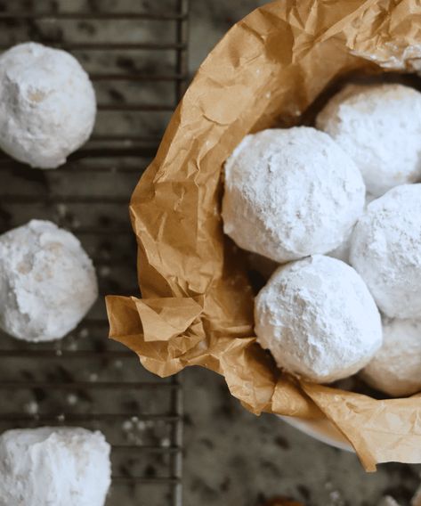 Sourdough Snowball Cookie Recipe (Melt In Your Mouth) Snowball Cookies Recipe, Snowball Cookie, Russian Tea Cookies, Christmas Cookie Tray, Snowball Cookie Recipe, Russian Tea Cake, Sourdough Starter Discard Recipe, Buttery Shortbread Cookies, Cookie Hacks