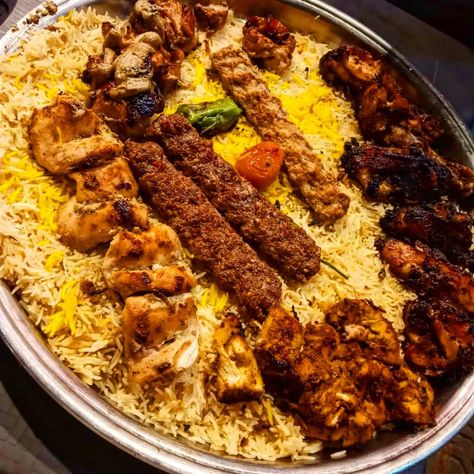 Juicy and spicy kebab and BBQ served with pulao rice in big platter Kebab And Rice, Bbq Platter Ideas, Kebab Aesthetic, Kebab Party, Kebab Rice, Kebab Platter, Sheek Kebab, Rice Platter, Pulao Rice